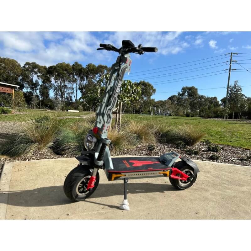 Veloz G5 5000W Peak Motor Speed Up to 120km/h 240km Range E-Scooter in White/Red