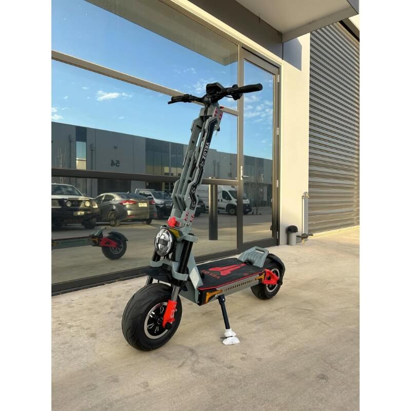 Veloz G5 5000W Peak Motor Speed Up to 120km/h 240km Range E-Scooter in White/Red