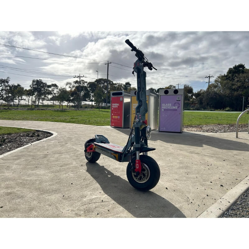 Veloz G5 5000W Peak Motor Speed Up to 120km/h 240km Range E-Scooter in White/Red