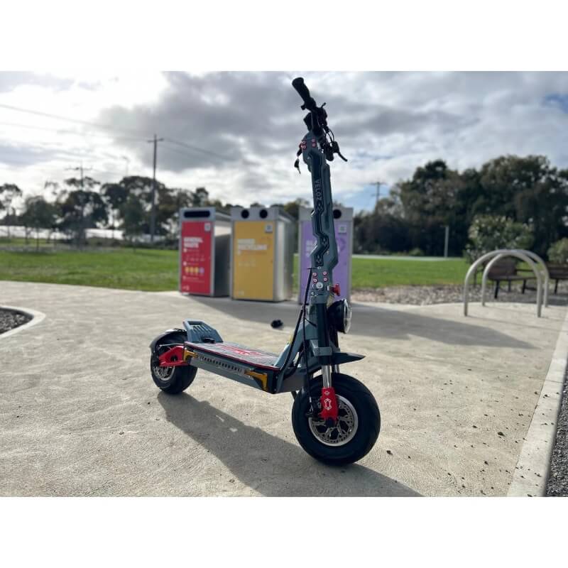 Veloz G5 5000W Peak Motor Speed Up to 120km/h 240km Range E-Scooter in White/Red