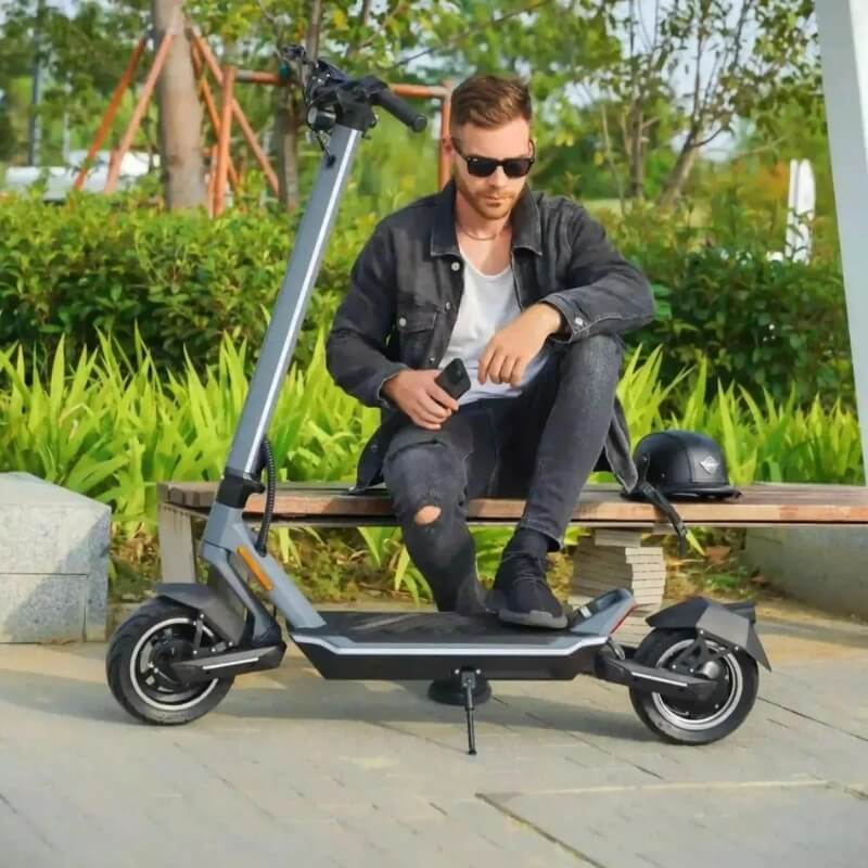 Veloz Punk 1300W 64km Range Regenerative Braking E-Scooter in Grey