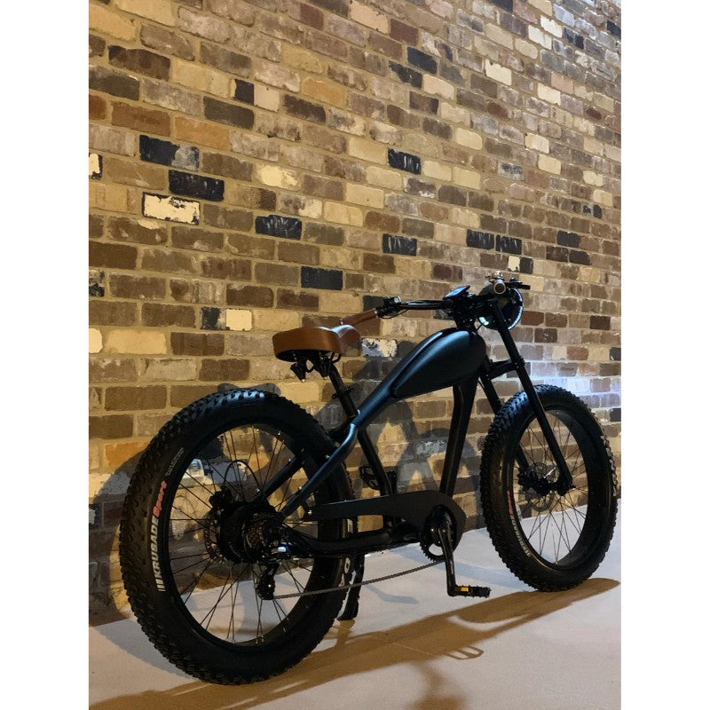 blitzinbikes-raven-electric-bike-in-colour-black-rear-side-view-in-dark