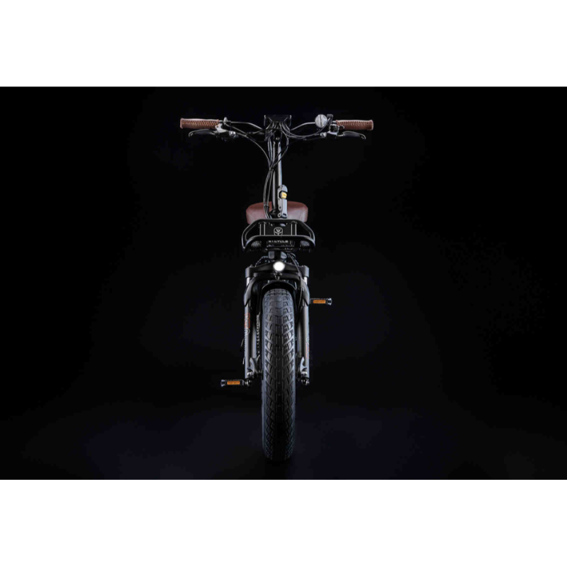 ET Cycle F1000 EBike Front View with Black Background